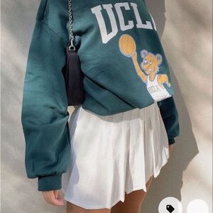 Cute Tennis skirt in white (fits like a size 4; or waist 26)